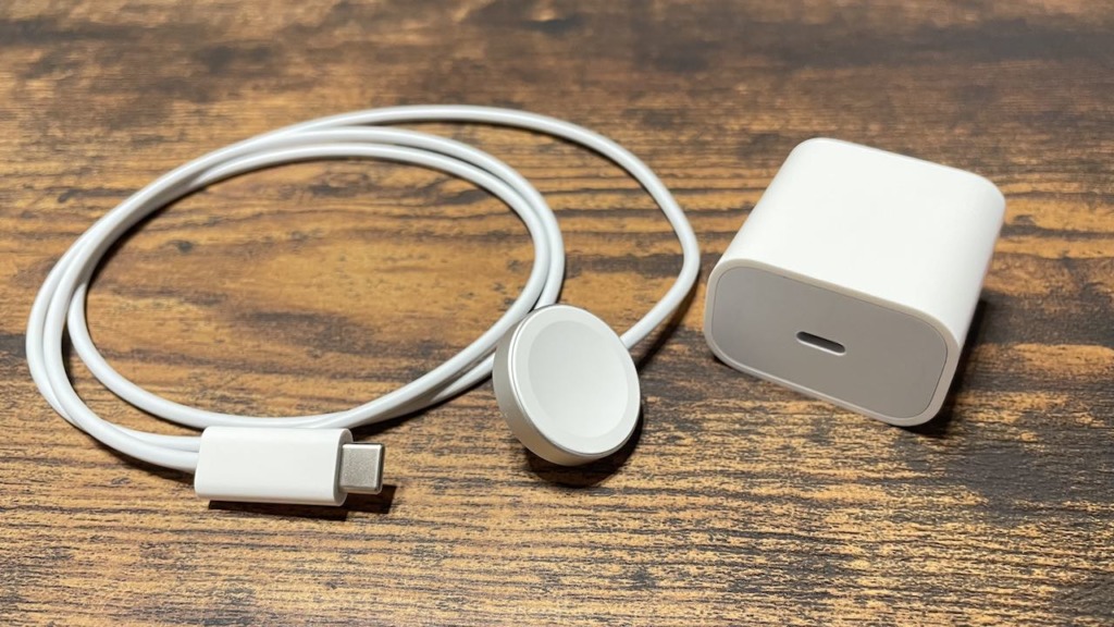 Apple Watch充電ケーブルと電源アダプタ