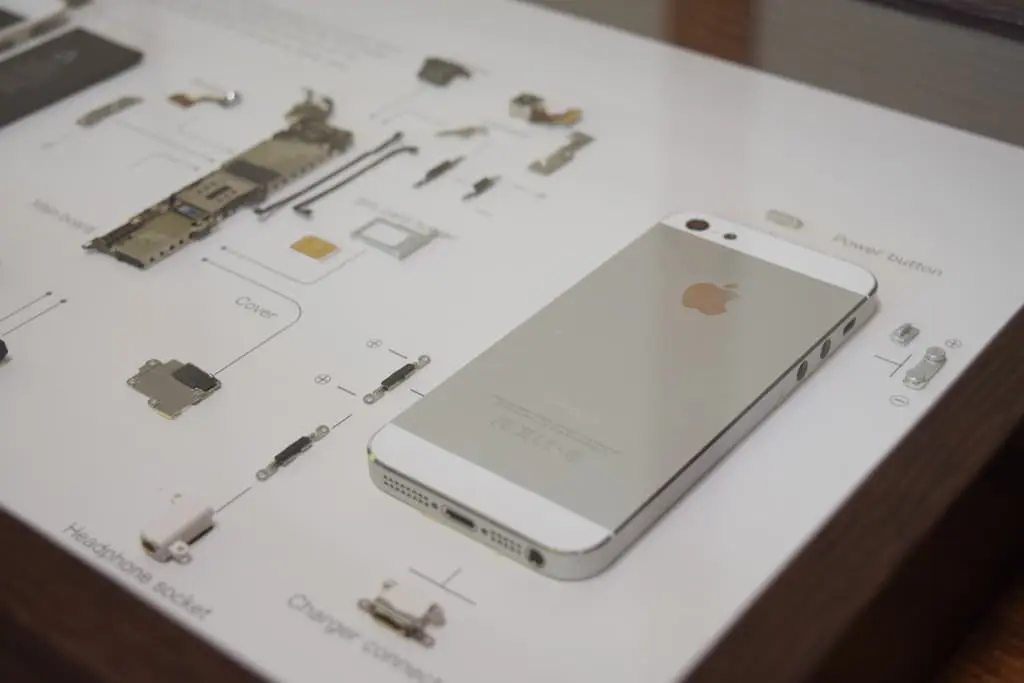 DIY】iPhone標本アートの作り方(自作)｜使わなくなったiPhone 5を分解