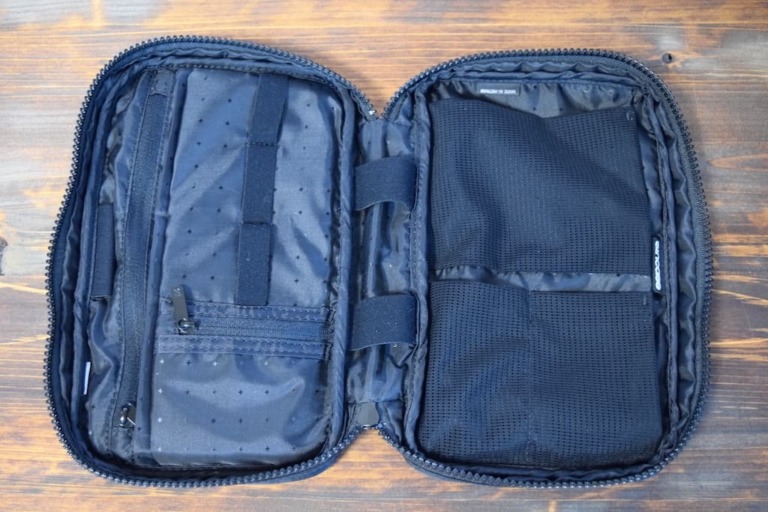 Incase Nylon Accessory Organizerレビュー｜Appleデバイスに最適化されたガジェットポーチ
