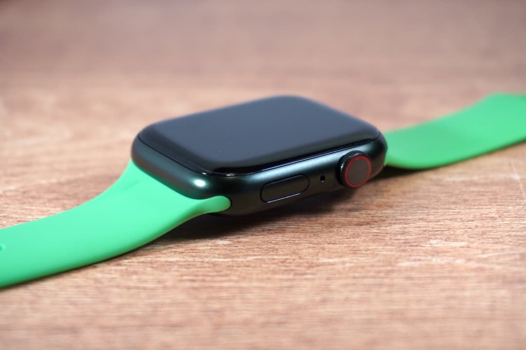 Apple Watch：アルミニウム（Ion-Xガラス）