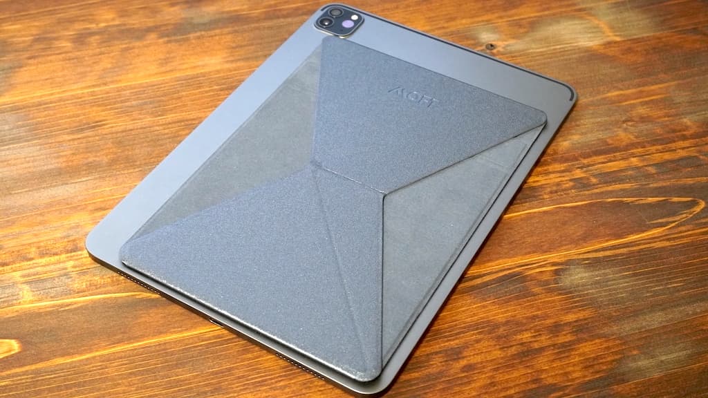 iPad/タブレット背面に直接貼る「粘着シート」タイプ
