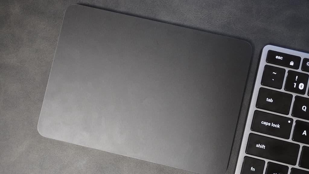 PC/タブレット PC周辺機器 Apple：Magic Trackpad 3(ブラック)をレビュー｜第1・2世代の違いも比較！