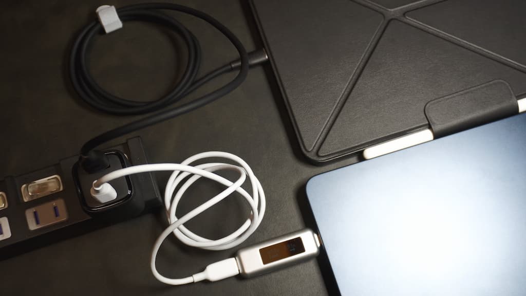 MacBook Airの出力（USB-C）：約15W