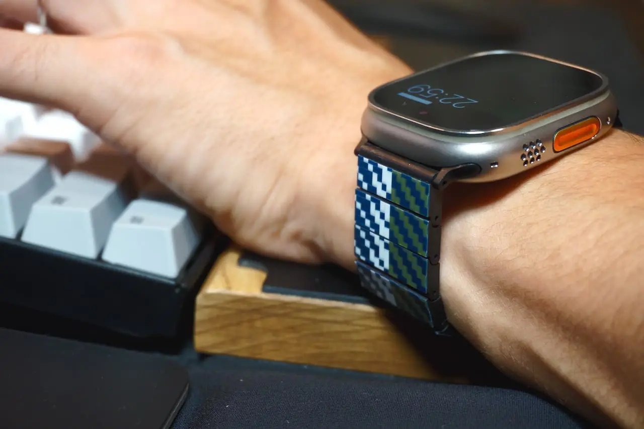 PITAKA カーボン製 Watch Band 月 カーボン製 ウォッチバンド モダン 月 Apple Watch対応 バンド Series  Ultra2/Ultra/9/8/7/6/ PITAKA AppleWatch バンド カーボン製 Series  Ultra2/Ultra/9/8/7/6/SE2/SE/5/4/3 軽量 モダンラプソディー PITAKA Apple Watchカーボン ... PITAKA Apple Watch Band 月