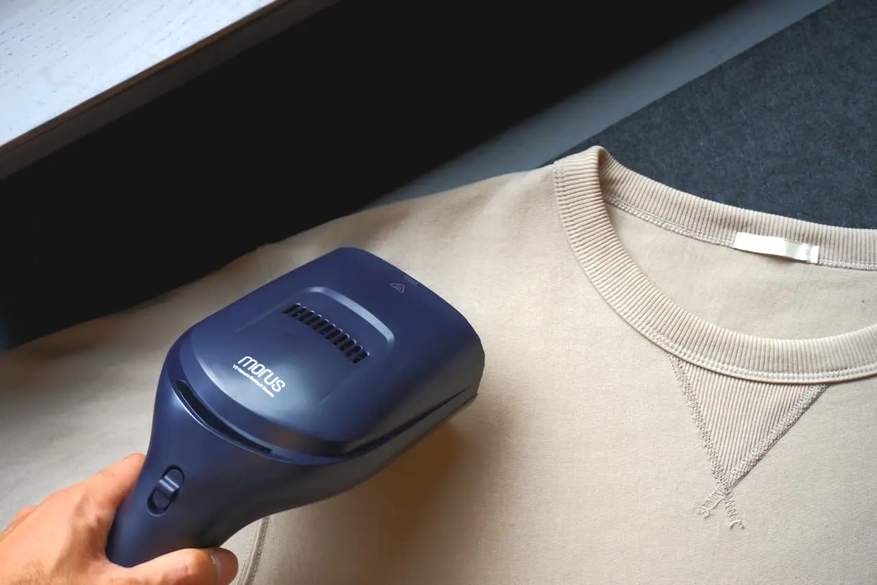 吸着式衣類スチーマー「Morus V3」レビュー | あの超人気スチーマーに