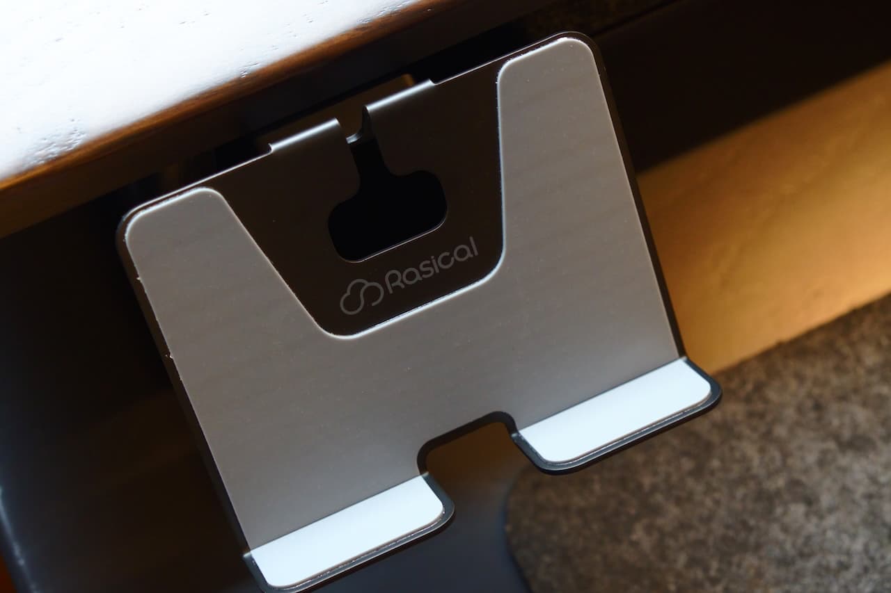 Gadget Holder for Shelf