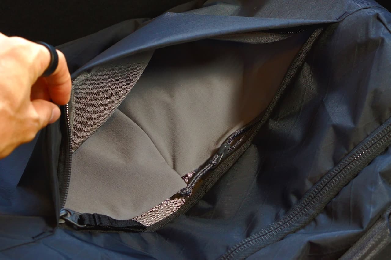 フロントポケット