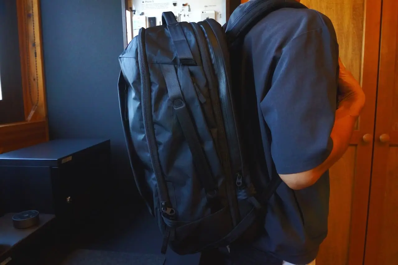 ABLE CARRY「Max Backpack 32L」レビュー | 30L→32Lに拡張できる究極