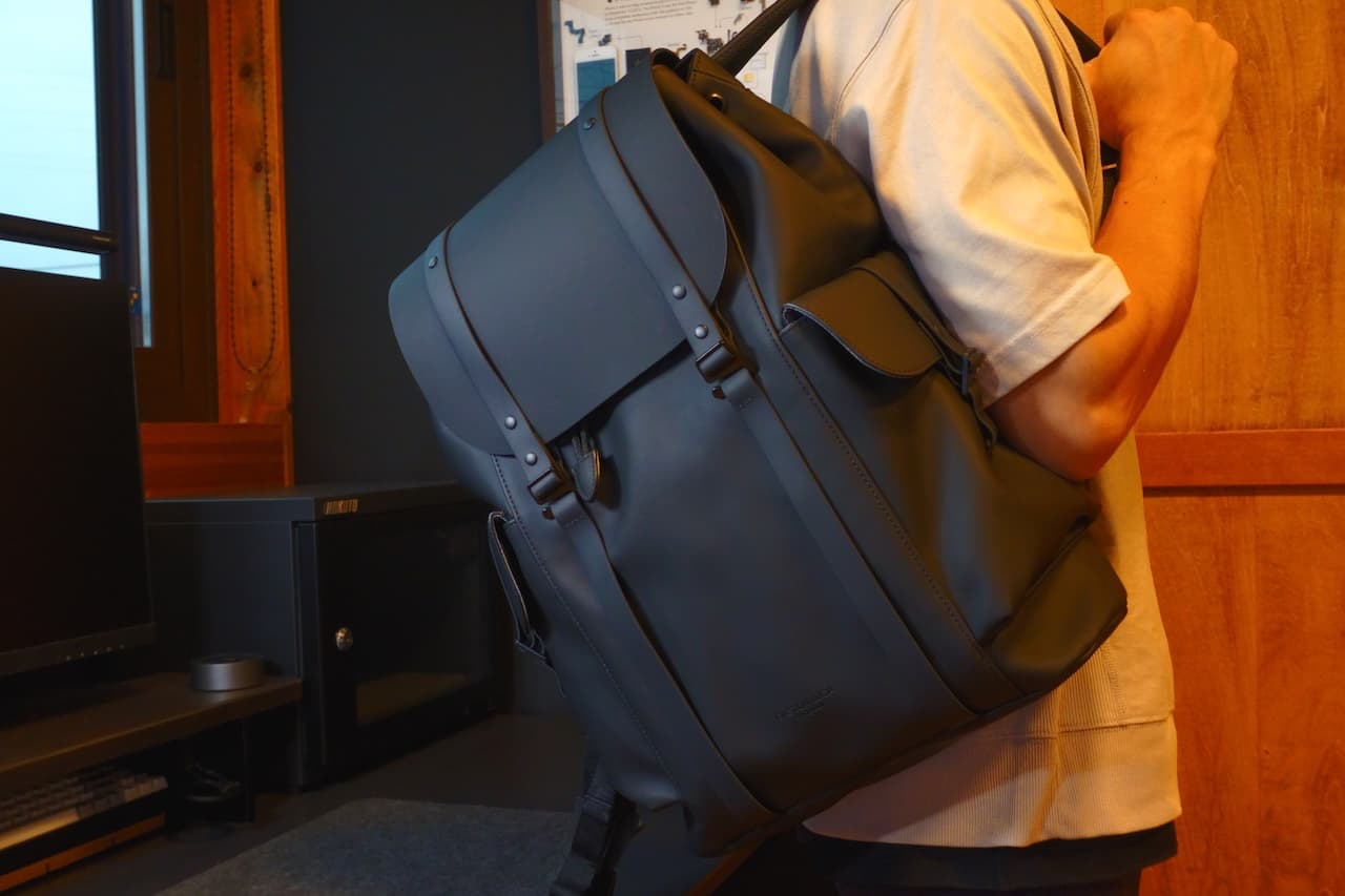 この手のバックパックとしては軽量な部類ですね