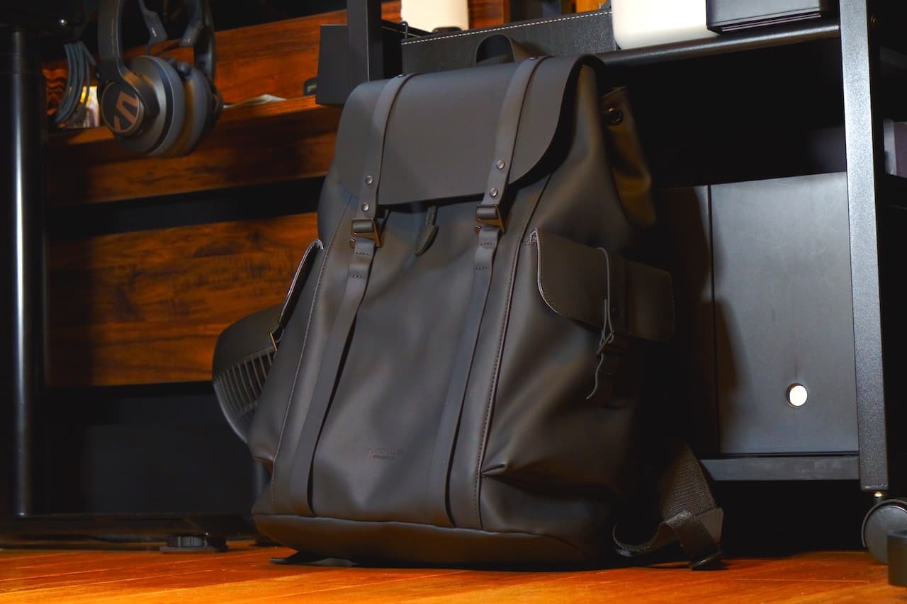 GASTON LUGA スプラッシュ ユーティリティバックパック16 ブラック