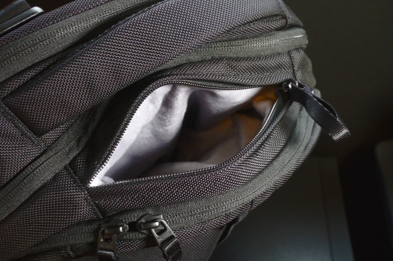 貴重品や繊細な小物の収納に最適