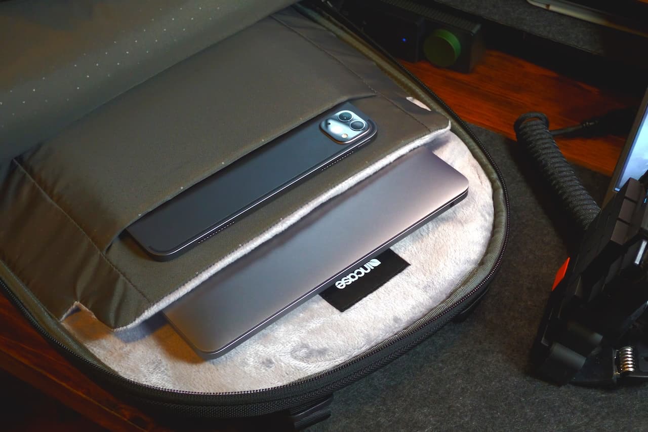 デジタル機器をしっかりと守る要塞のようなポケット達