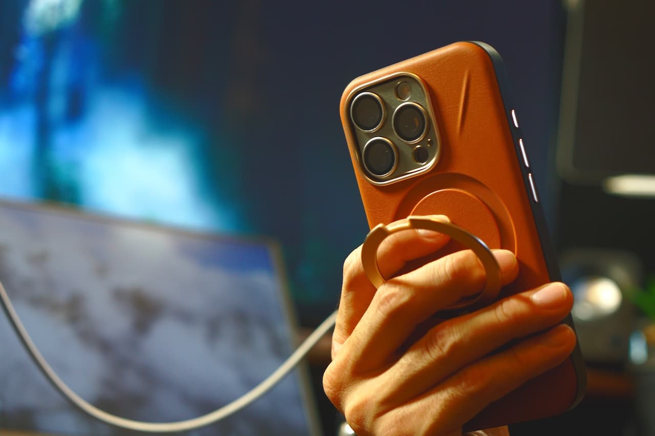 スマホリングとしても機能する