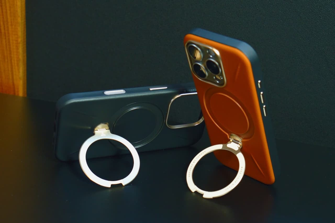 360度回転するゼンマイ式スタンドの搭載