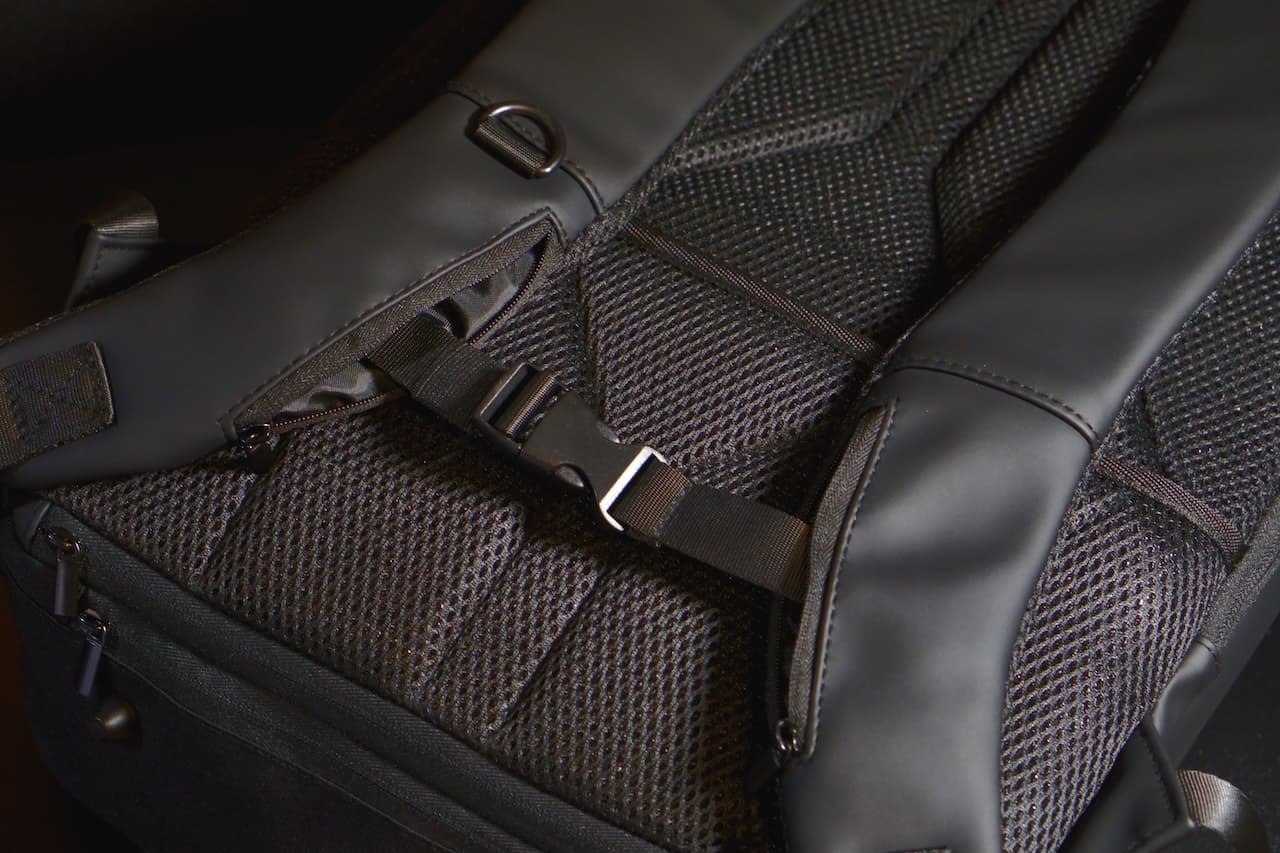 さらに、使わない時は折りたたんで隠せる