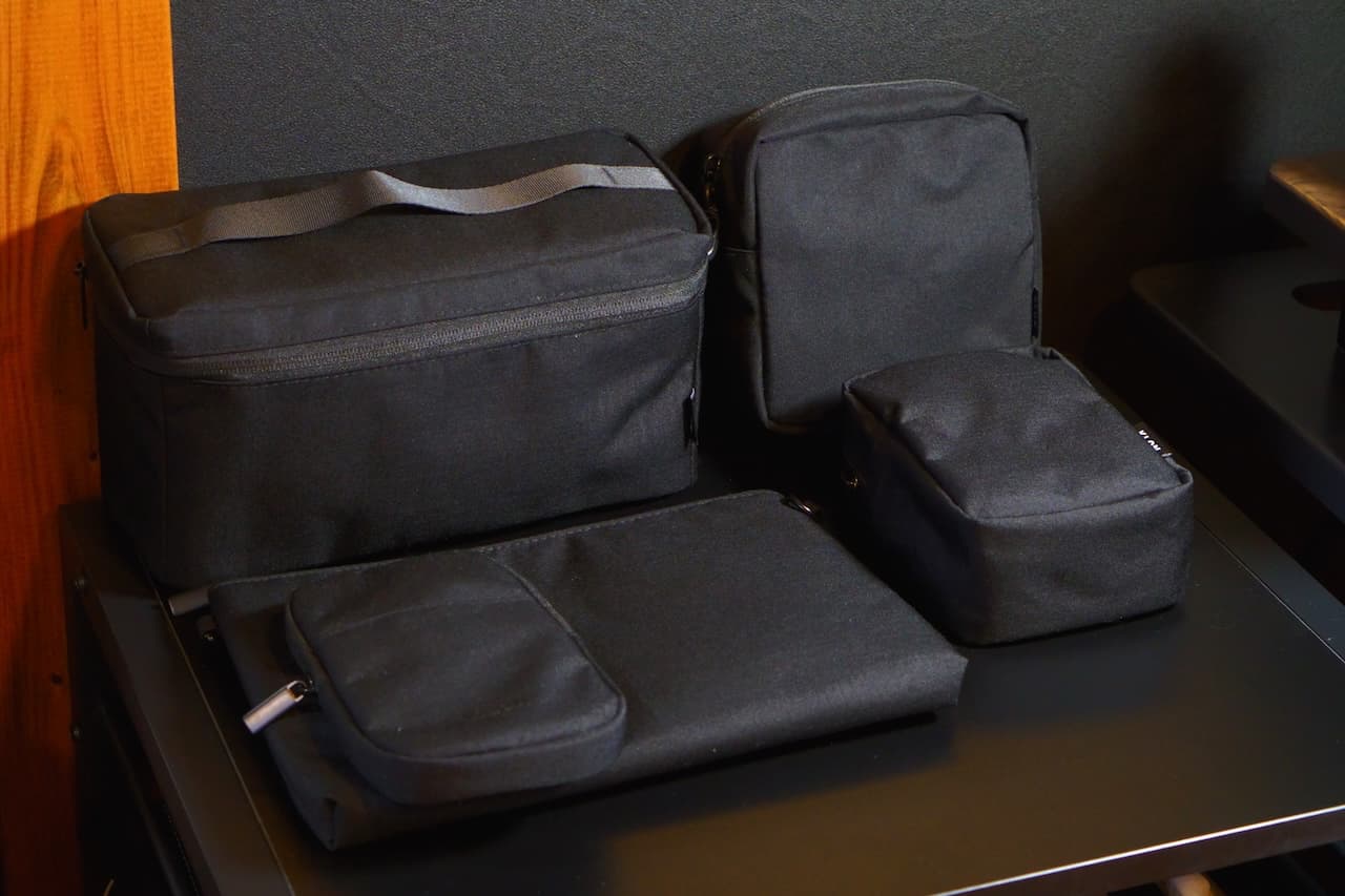 5種類ものマルチポーチが付属