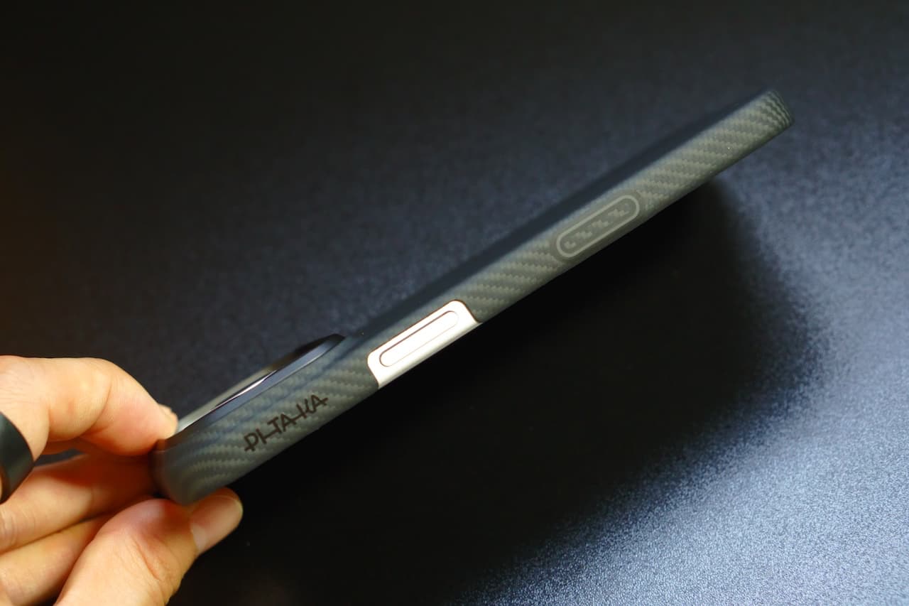 厚みは最小0.85mmという、とんでもない薄さ