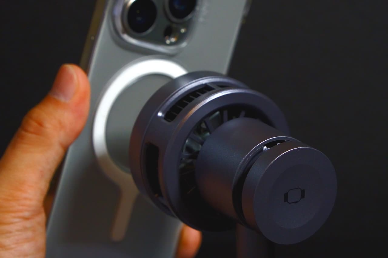 スマホを取り外して5秒たつとファンは自動的に止まる仕様