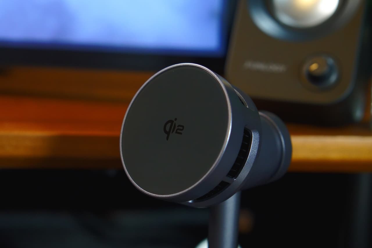 最大15Wの高速充電に対応