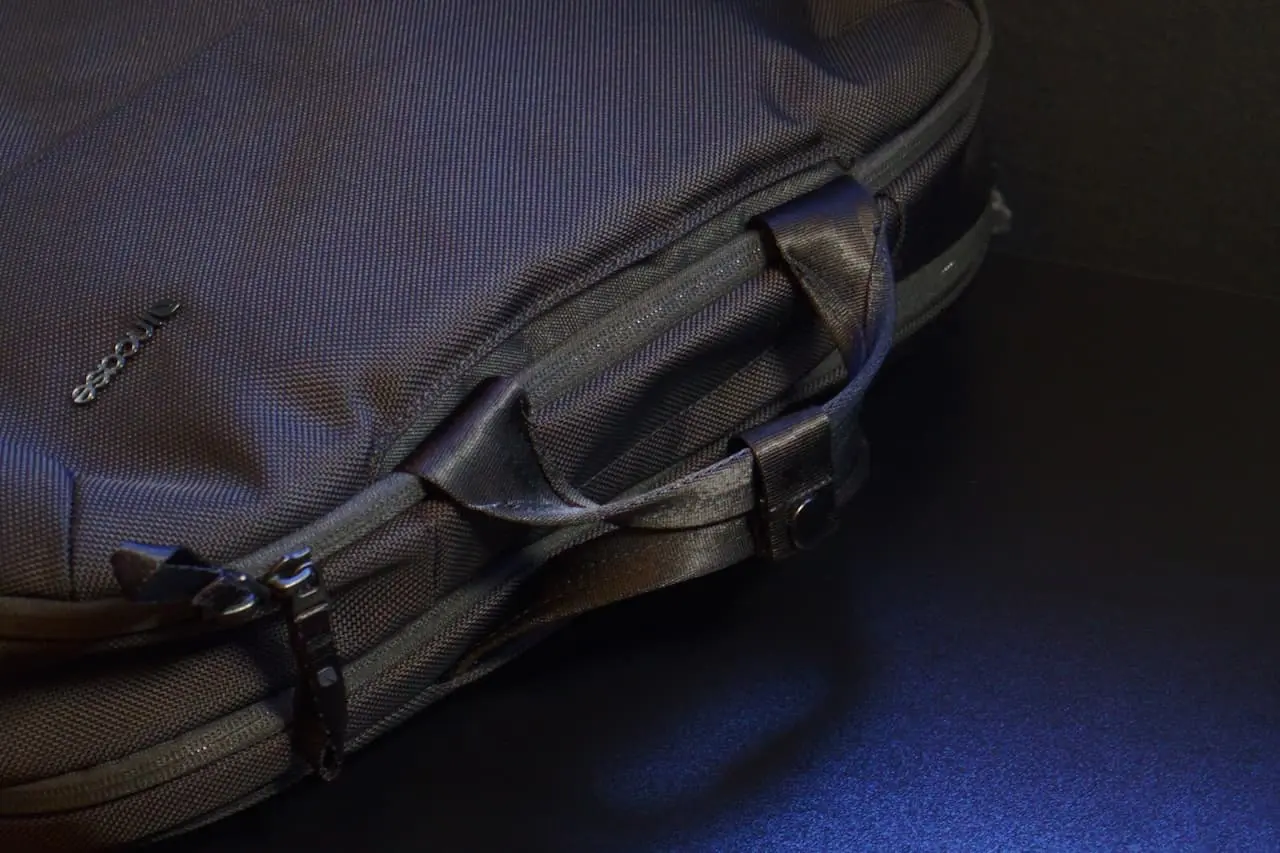 Incase Tracks Two-Way Brief レビュー | バリスティックナイロンが