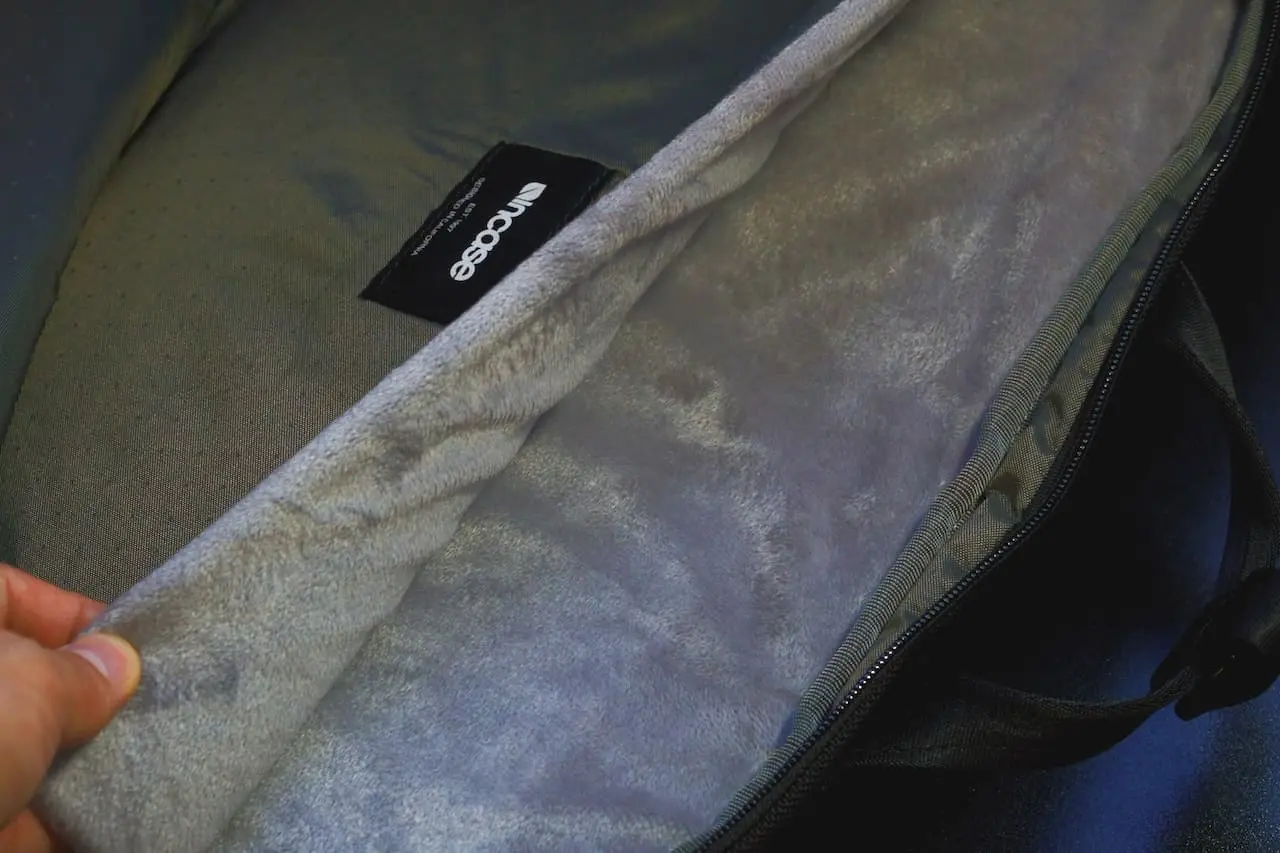 Incase Tracks Two-Way Brief レビュー | バリスティックナイロンが