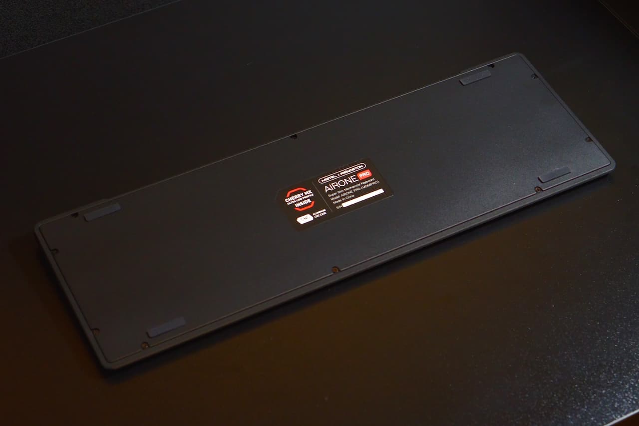 滑り止めゴム×4箇所も配備