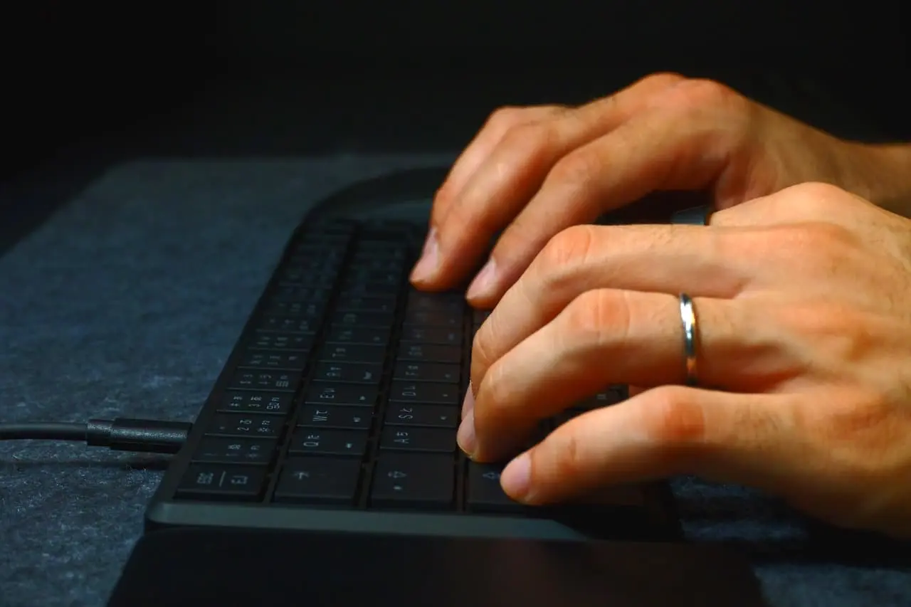 MiSTEL AIRONE PRO レビュー | CNCアルミ×Cherry MX ULPが紡ぐ至高の