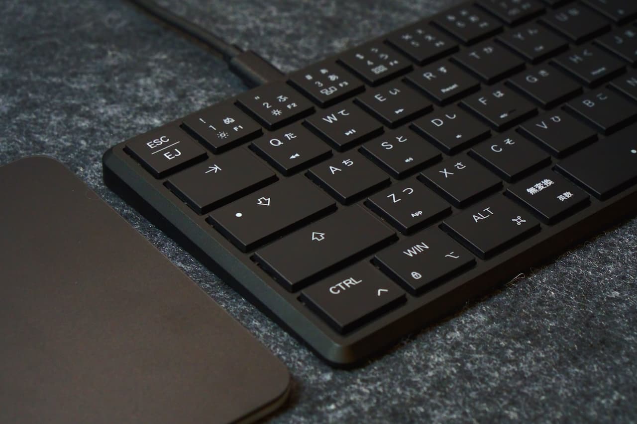 フルアルミニウムCNCケースによる圧倒的な質感と剛性