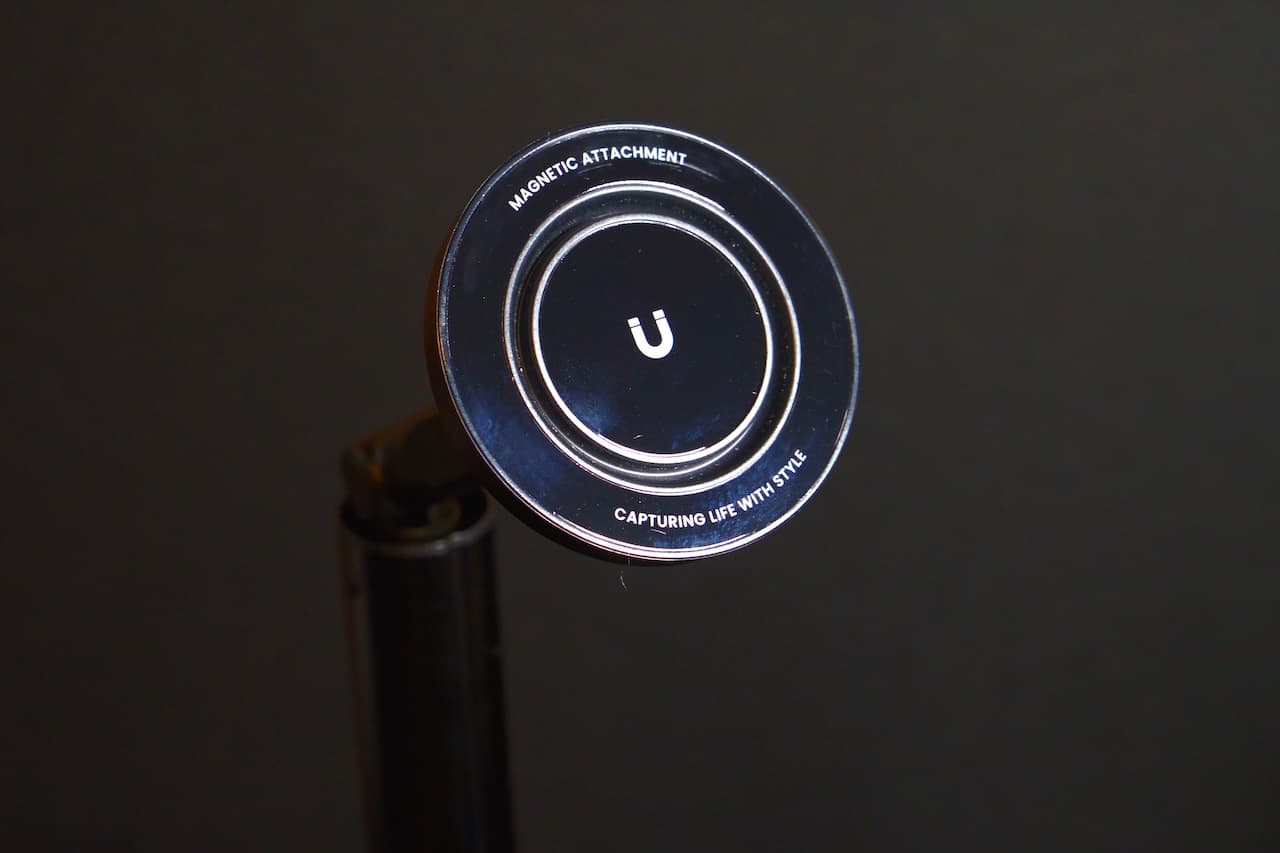 このモデルはMagSafe対応スマホのみです