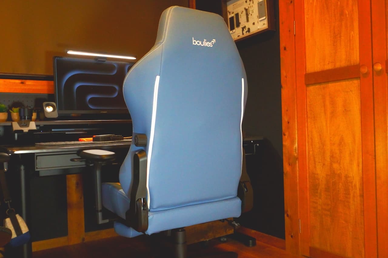 オフィスにもホームユースにも馴染む絶妙な色合い