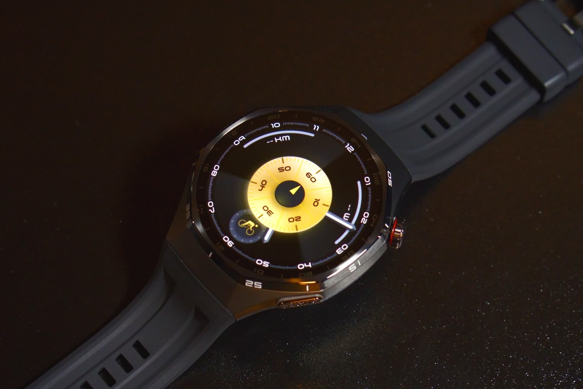 1.47インチの大画面ディスプレイ