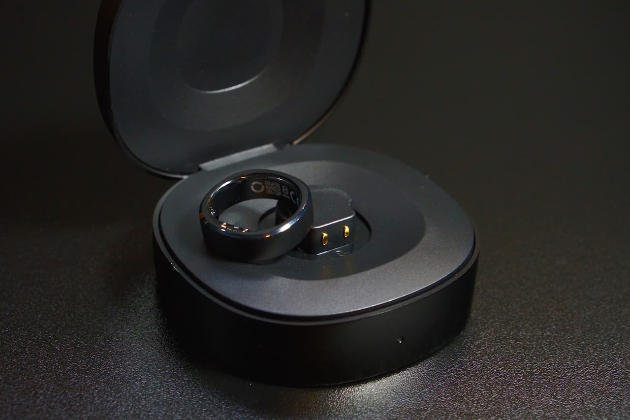 驚異のバッテリー持ちと便利な充電ケース