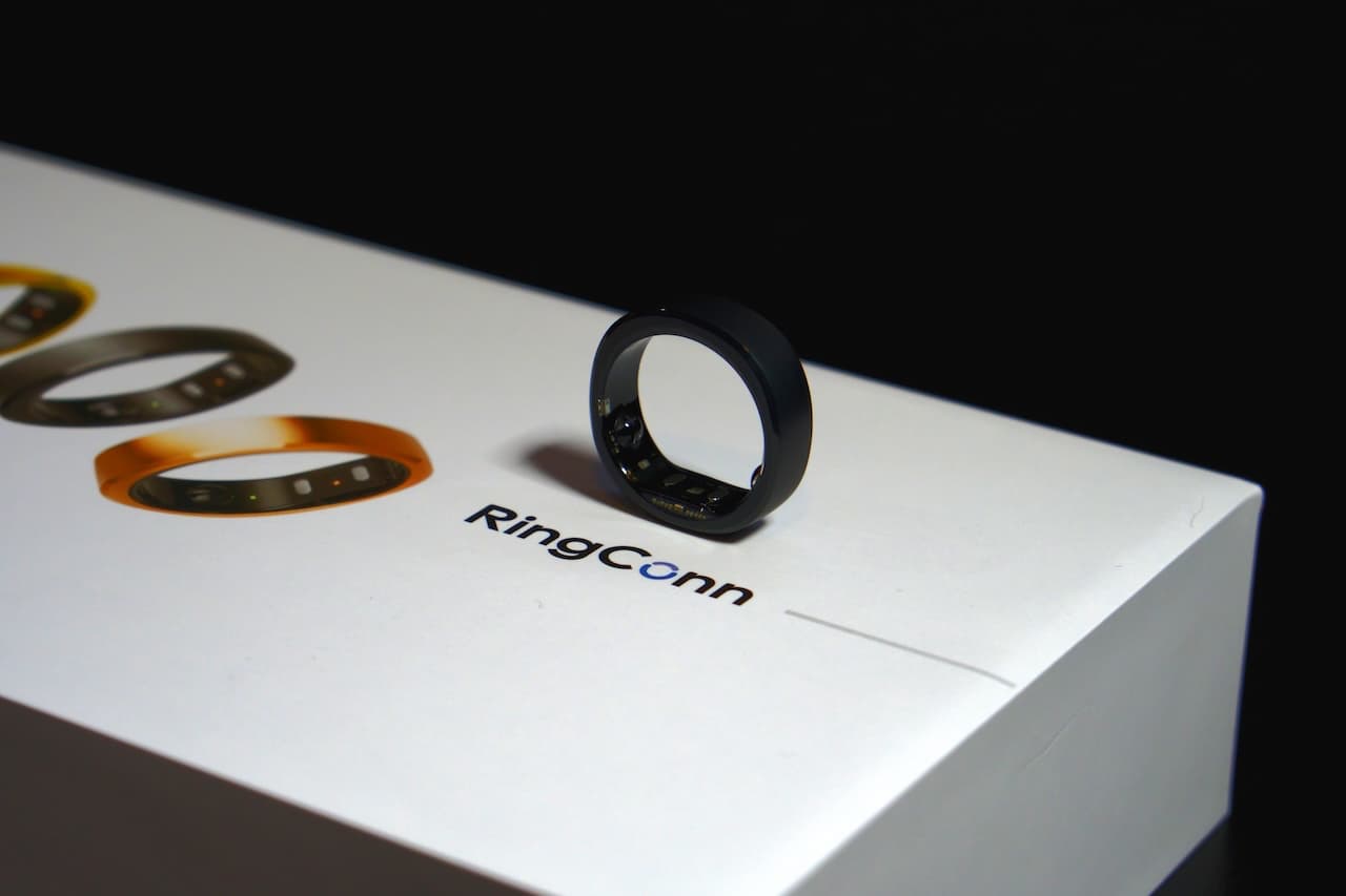 リング本体に物理ボタンやディスプレイが一切ない