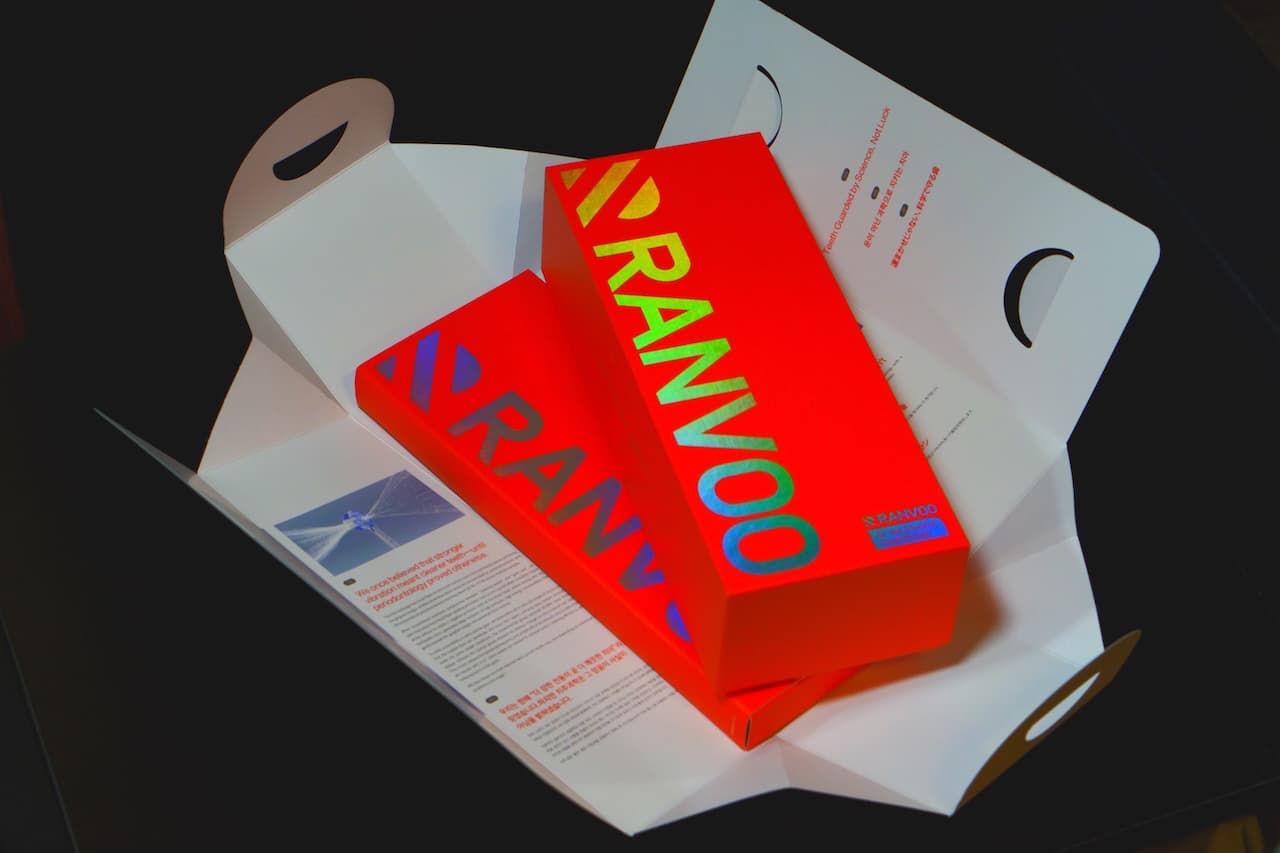 まるでApple WatchのようなギフトBOX仕様