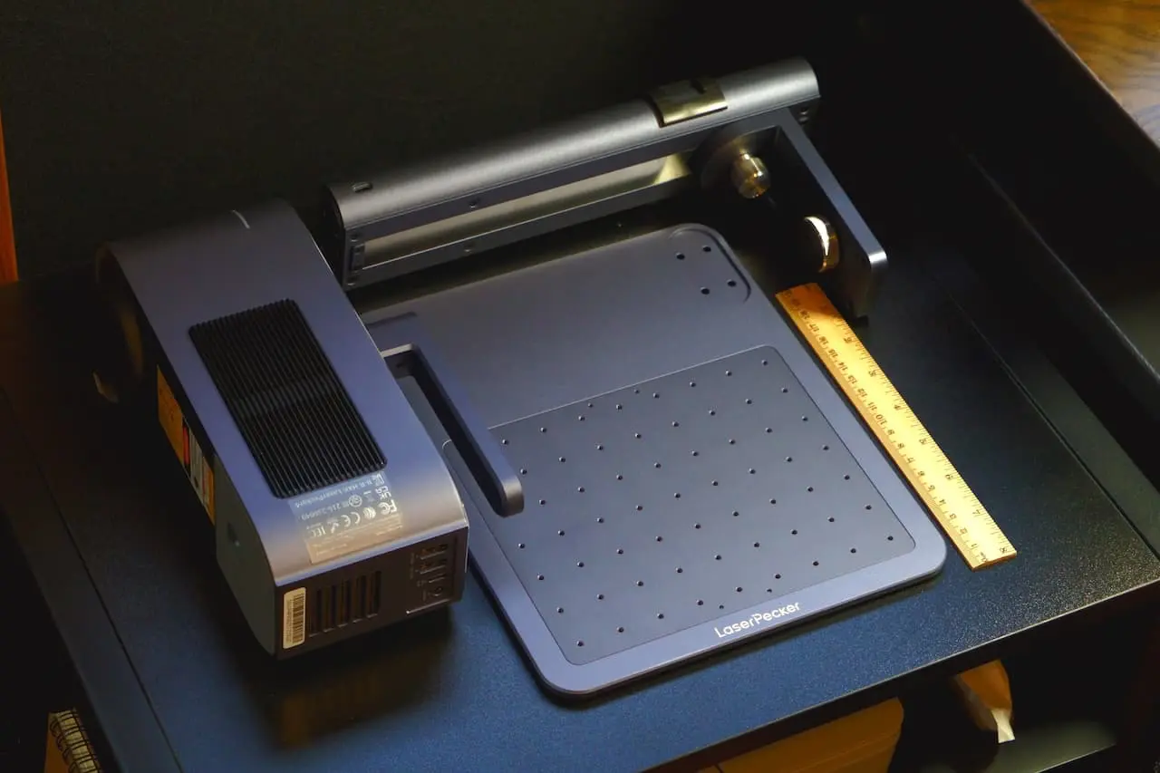 世界初のデュアルレーザー彫刻機「LaserPecker LP4」レビュー | 300