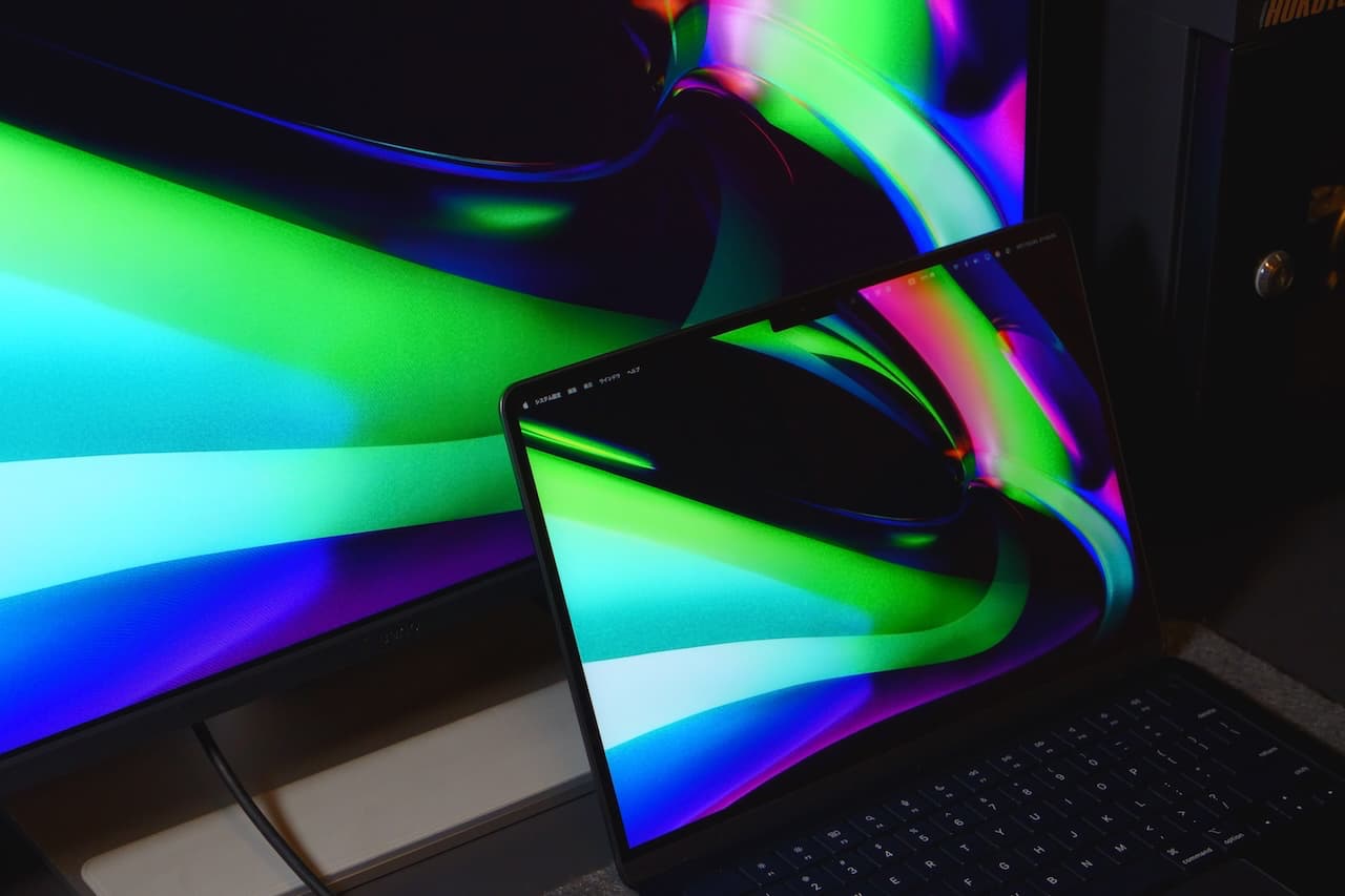 Nano Glossコーティングを施したグレアパネル