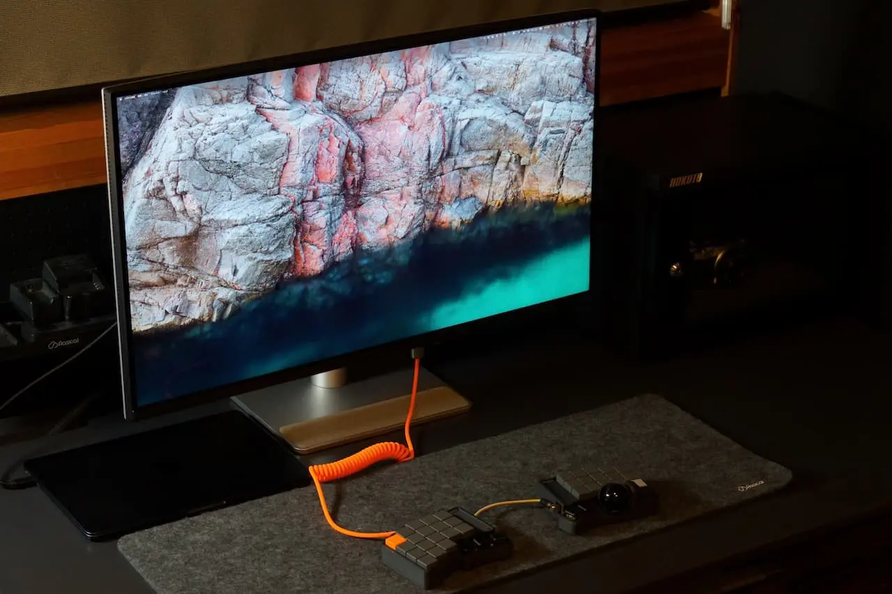 BenQ MA320UP レビュー | グレアパネルでMacとの色味が一致。これがMac