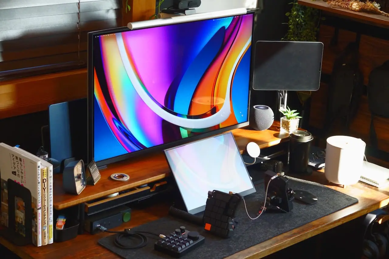 BenQ MA320UP レビュー | グレアパネルでMacとの色味が一致。これがMac