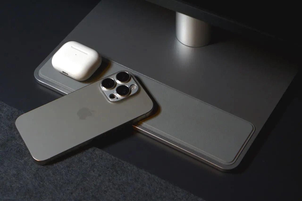 BenQ MA320UP レビュー | グレアパネルでMacとの色味が一致。これがMac