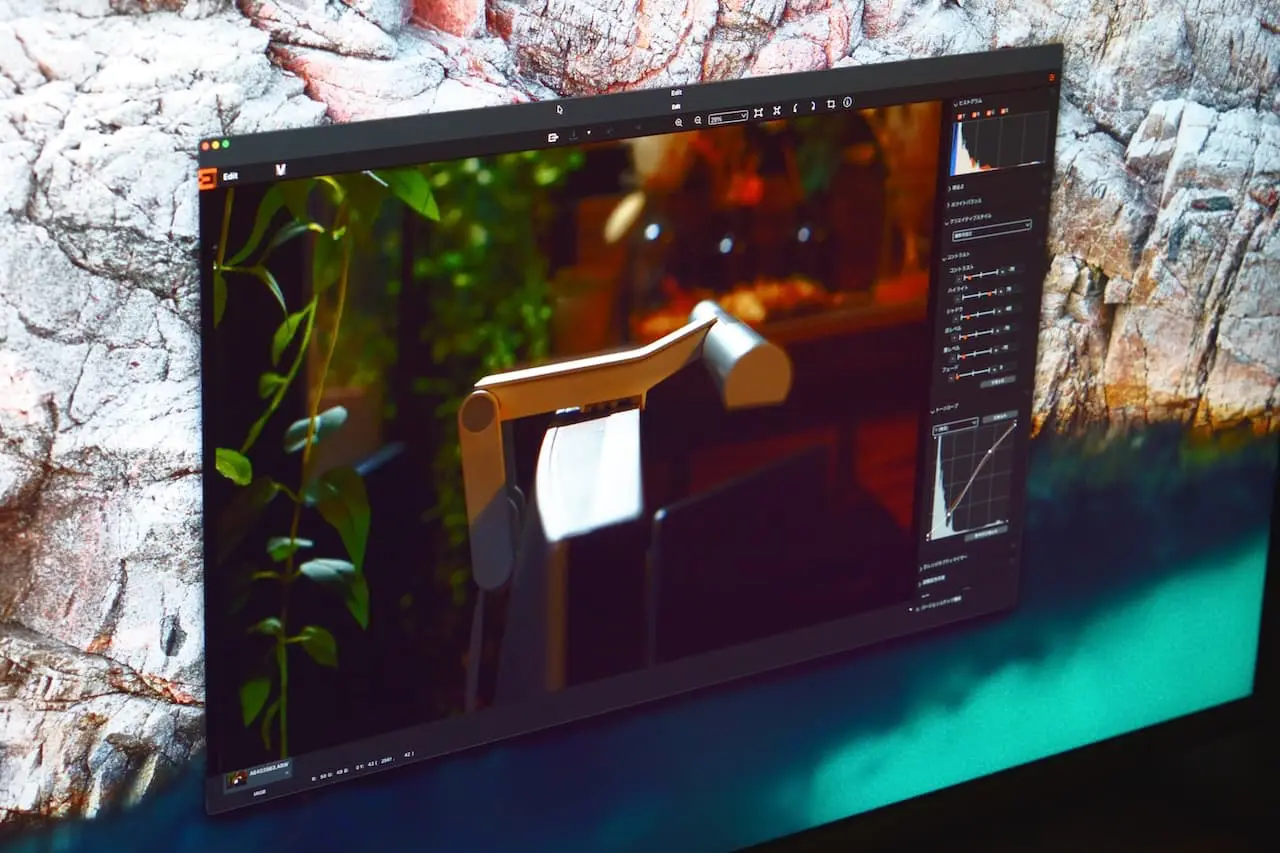 BenQ MA320UP レビュー | グレアパネルでMacとの色味が一致。これがMac