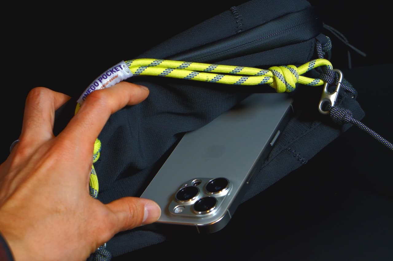 開閉部に磁石があるので飛び出し防止対策も○