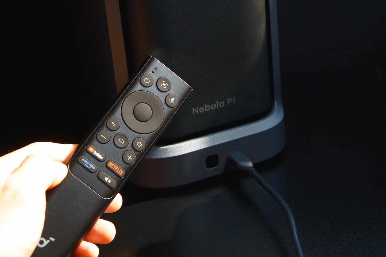 リモコンはバックライト付き