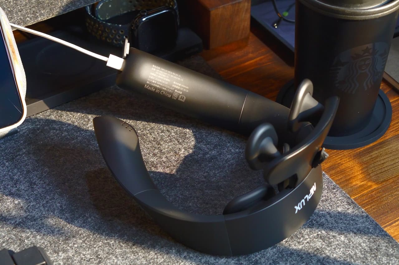 充電は先端のカバーを外してUSB-Cで