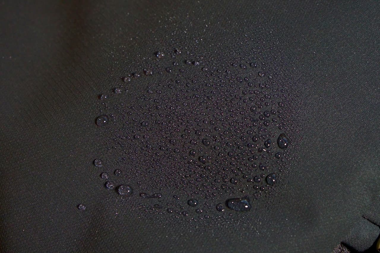 水滴がしっかりコロコロと弾けてます