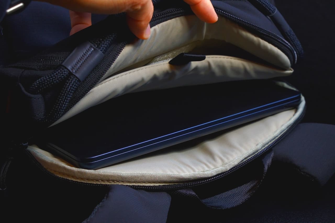 ノートPC用の独立コンパートメント