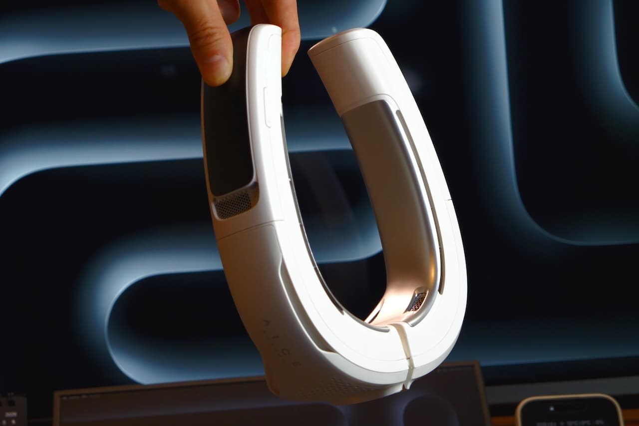 首へのフィット感を自分好みに微調整できる